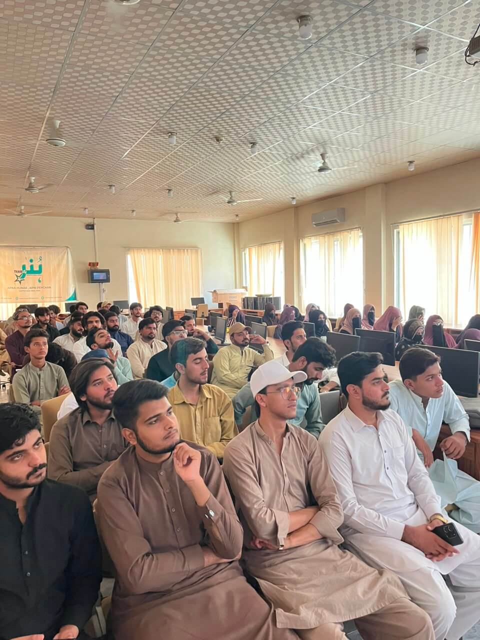 Hunar Tehreek training class in session — photo 6